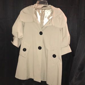 Short ballon sleeve trench